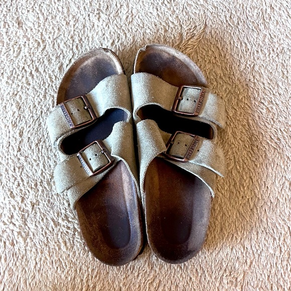 Cute ✨Birkenstocks✨ - Picture 2 of 4
